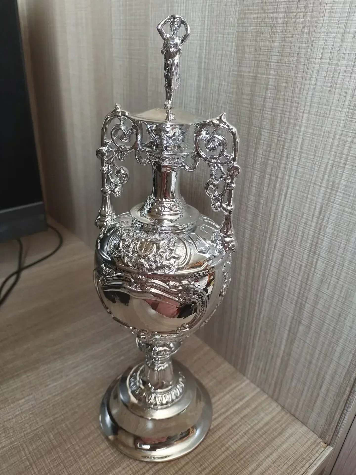 

Football League First Division Trophy 30 CM Height The Lady Trophy Cup The Championship Trophy Cup Football Fans Souvenirs