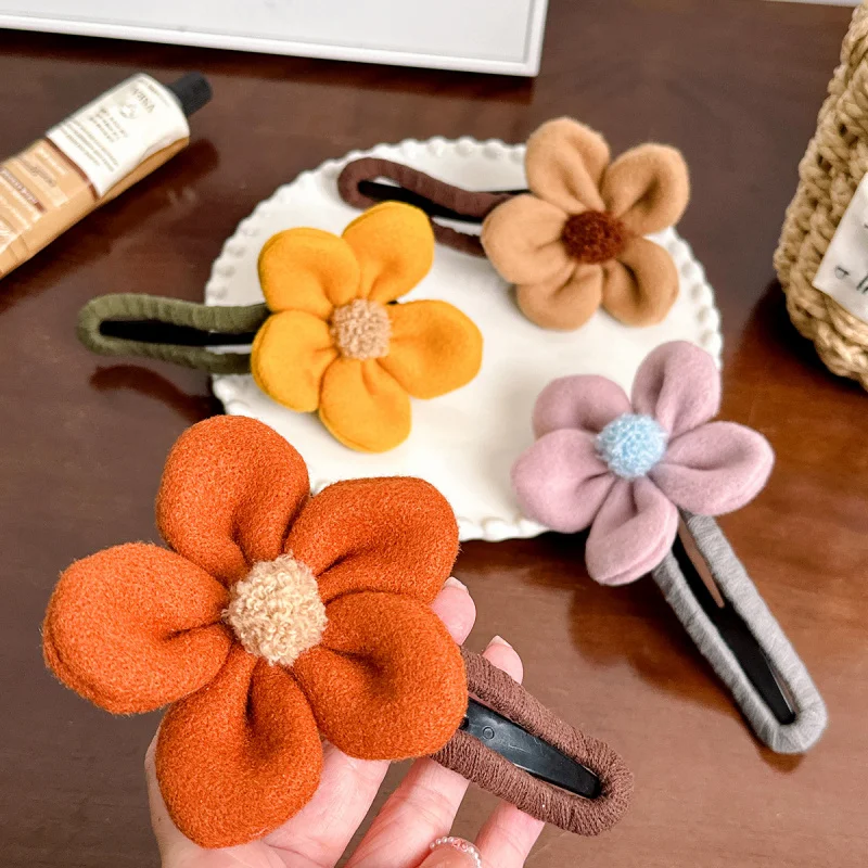 

Cute Girl Large Hair Volume Ponytail Clip Back of Claw Clip Autumn Winter Plush Fabric Flower Hair Clip Duckbill Clip