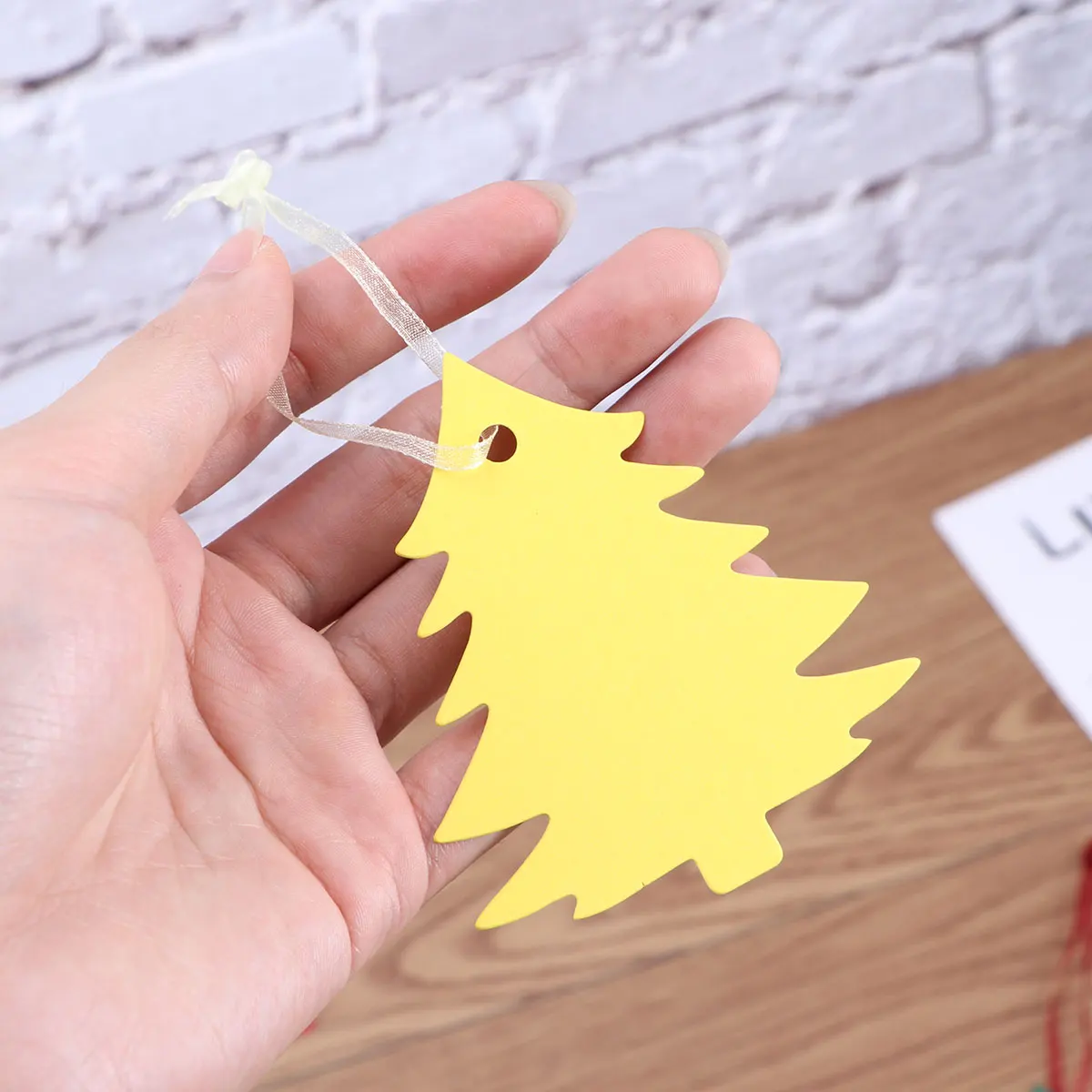 

120Sets Kraft Paper Hanging Tags Christmas Tree Vintage 12 Colors Pendant for Wedding Party Gift Labels Xmas Decoration