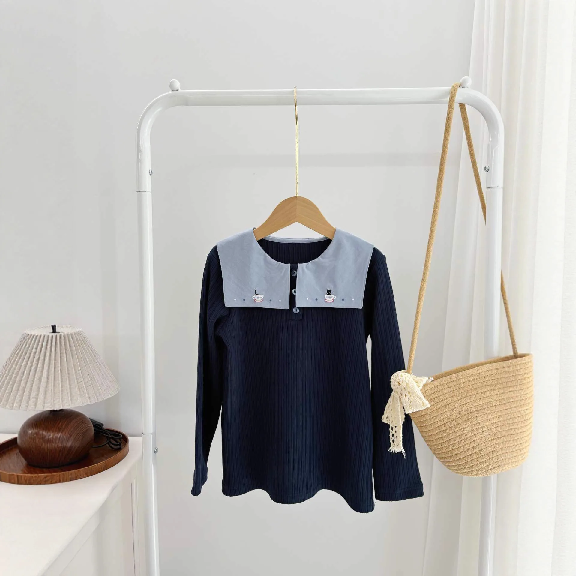 

Новинка осени 25, топ для девочек, синяя вязаная хлопковая футболка с длинными рукавами и вышивкой, темно-синяя