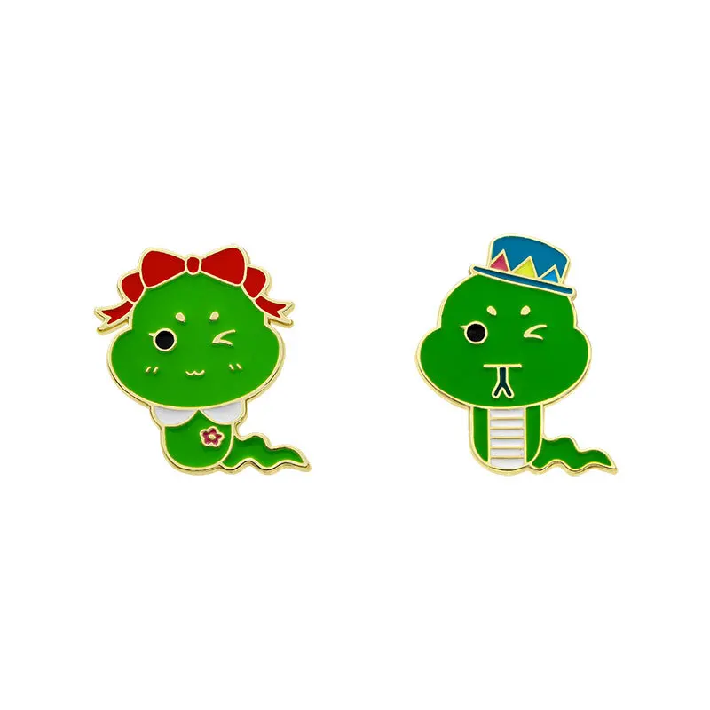 New hot small green snake cute brooch clothes accessories Zodiac snake year commemorative badge animal cartoon prick horse pin