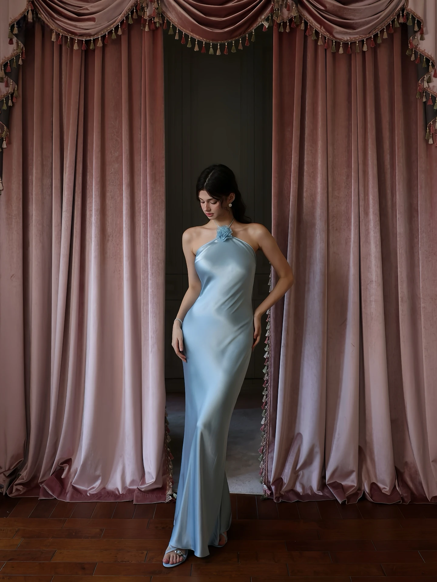 

Синие вечерние платья Русалка Холтер без рукавов с открытой спиной и цветочным принтом Плиссированные свадебные платья для гостей Длинные коктейльные вечерние платья для торжественных случаев