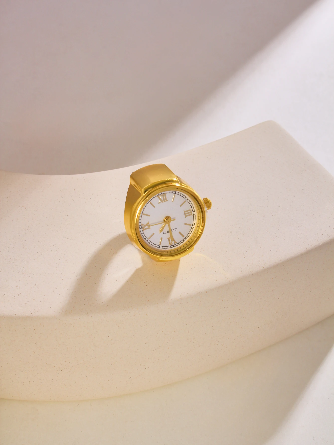 Mini Vintage Finger Ring Watch Round Creative Quartz Watches Fashion Couple Watches Accessories