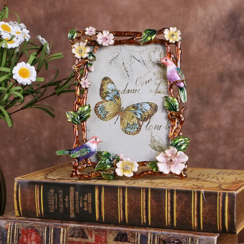 Enamel Vintage Photo Frame Made of Metal and High Definition for Table Top Display, Home Decor, Retro Photo Frame