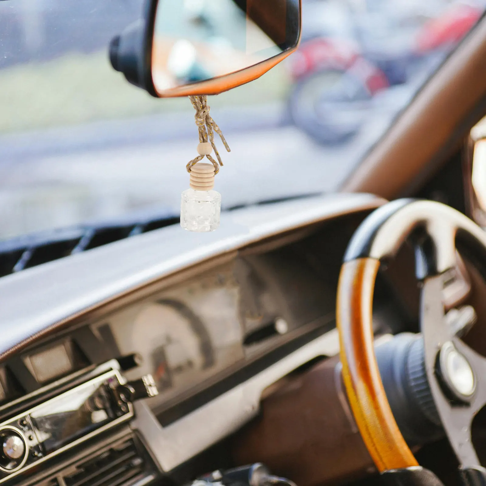 

2Pcs Car Aromatherapy Pendant Glass Diffuser Bottles Hanging Refillable Empty Perfume Bottles Air Freshener for Car Home Office