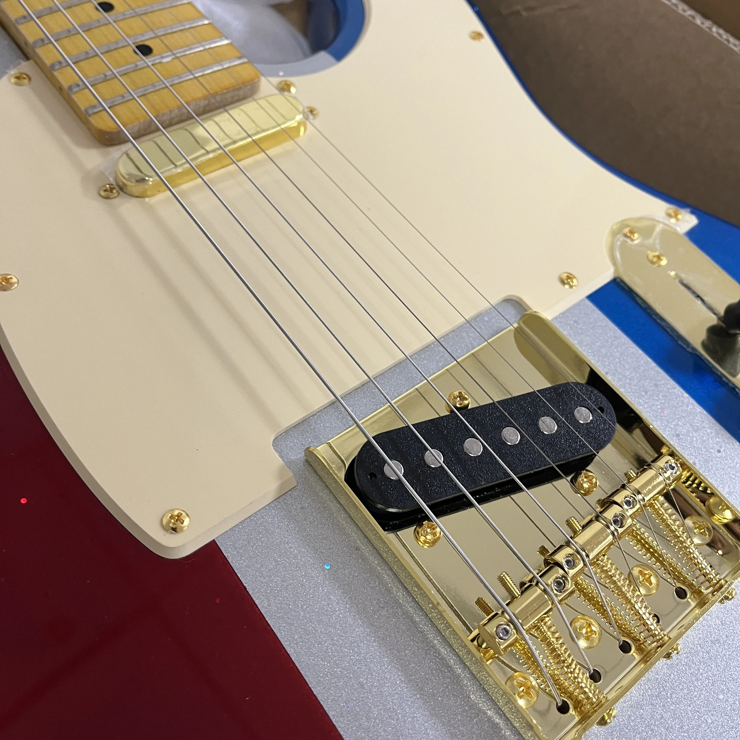 US Warehouse Red White Blue Sparkle Electric Guitar 3 Color Split Metallic Glitter Finish Gold Hardware Cream White Pickguard Single Coil Pickups Vintage Style In Stock Free Shipping
