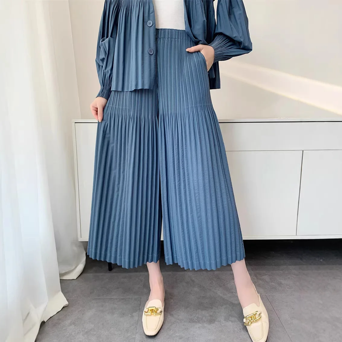 Miyake Pleat Wide-Leg Cropped Trousers 2026 New Women Loose-Fit Comfortable Casual Pleated Versatile Plus Size Stretch Trousers