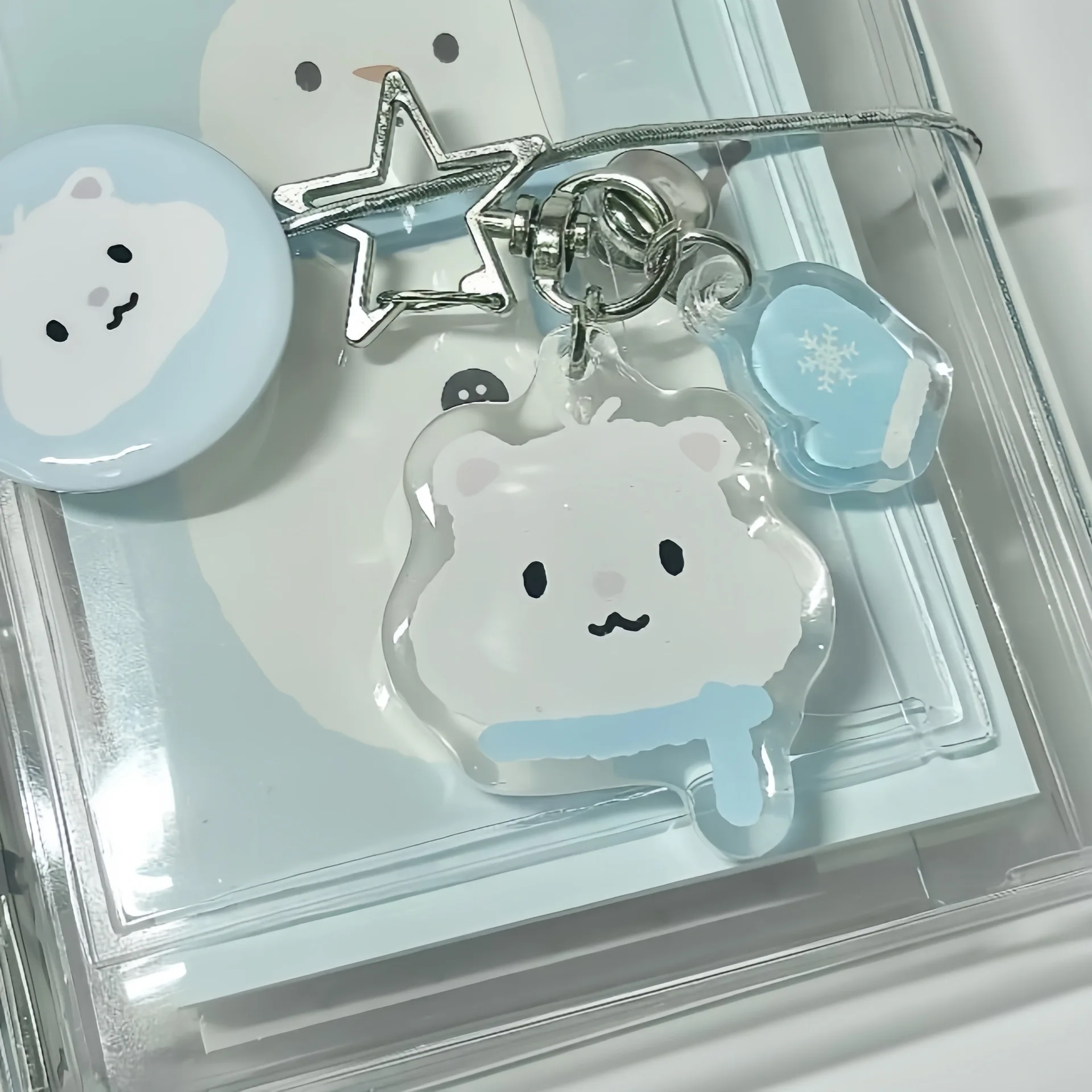 INS Winter White Bear Acrylic Keychain Scarf Bear Snow Glove Snowflake Charm Hollow Star Clasp Bag Pendant For Women Jewelry