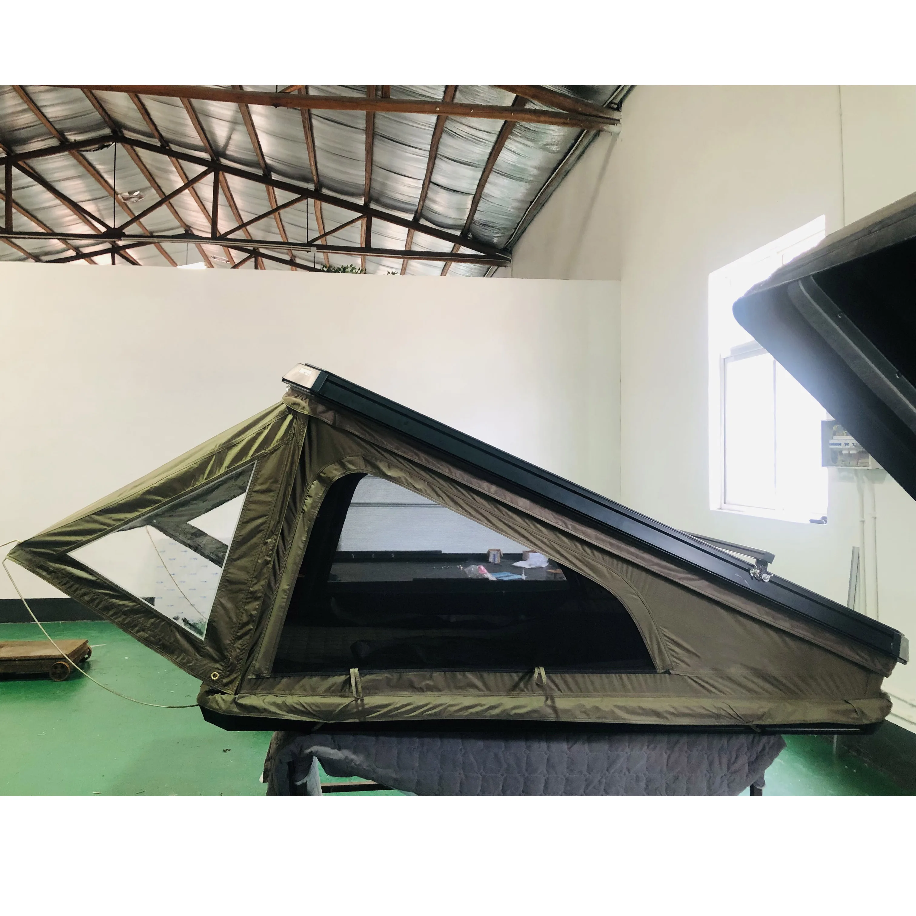 Aluminum Triangular Hard Shell Hardshell Rooftop Tent Off Road Vehicle Car Trailer 4 Person Camping Outdoor Roof Top Tents