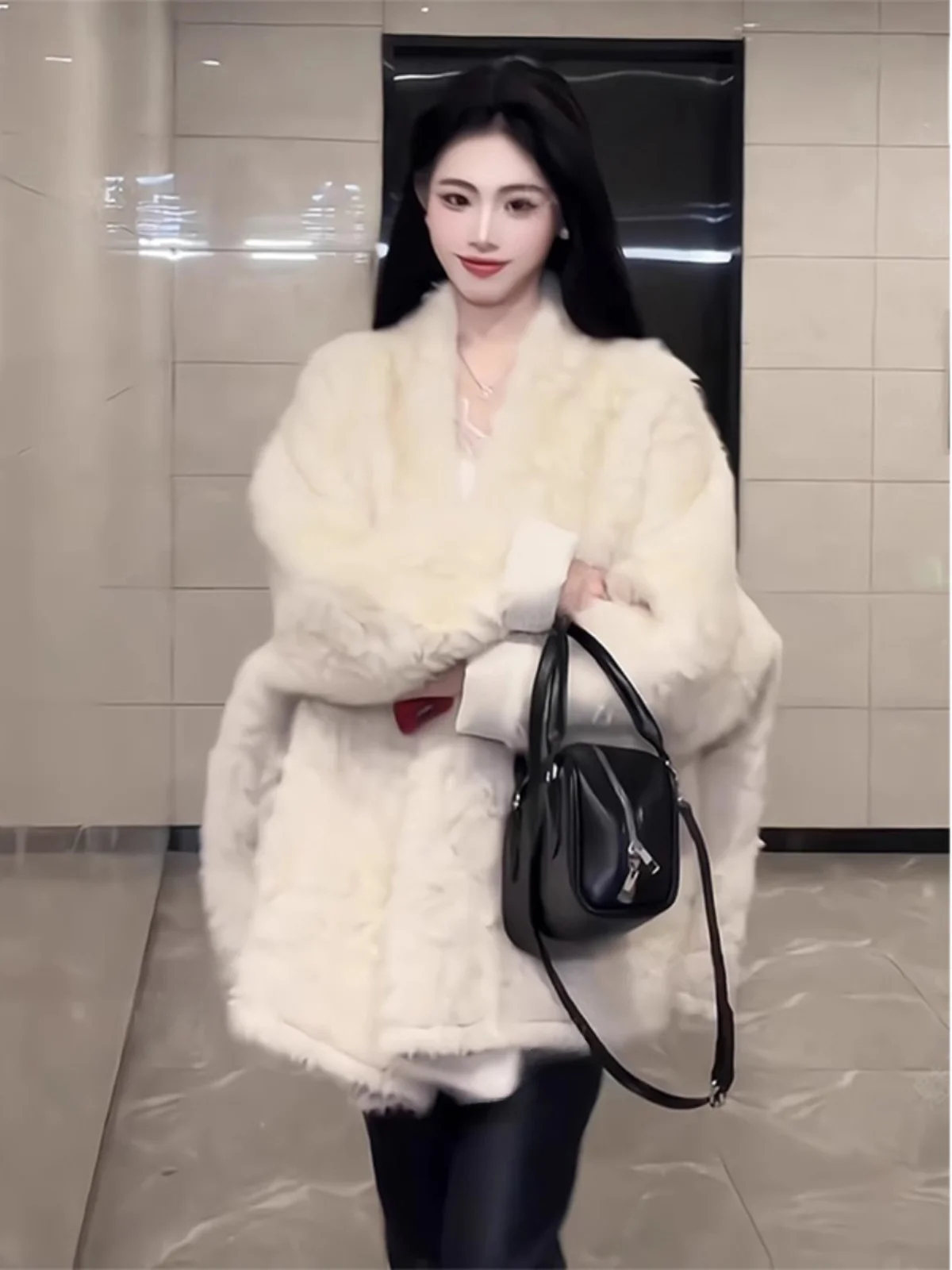 

Eco-Friendly Women's Fur Coat Misty Stone Fur And Velvet Shoulder Wrap Lazy Style Winter Velvet Coat Autumn Winter