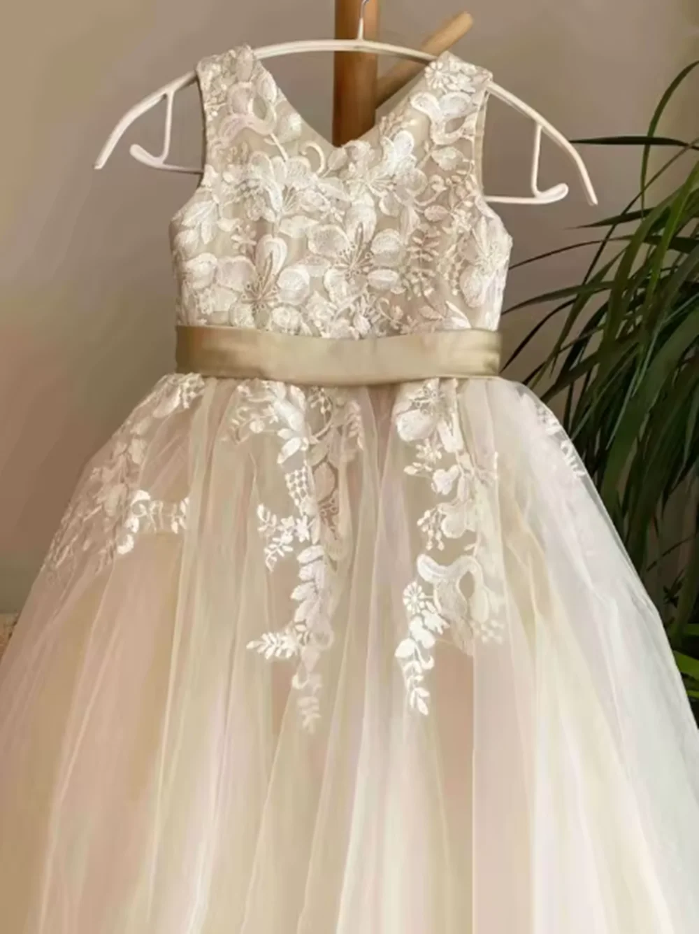 Customized Light Champagne Flower Girl Dress Tulle White Appliques With Bow Belt For Wedding Birthday Party Holy Communion Gown