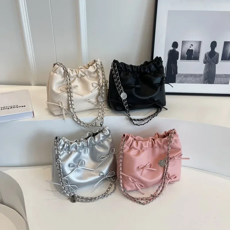 2023 New Cute Small Bow Tie Design Crossbody Bags for Women Y2K Style Silver Handbags Leather Crossbody Bag Party Purses