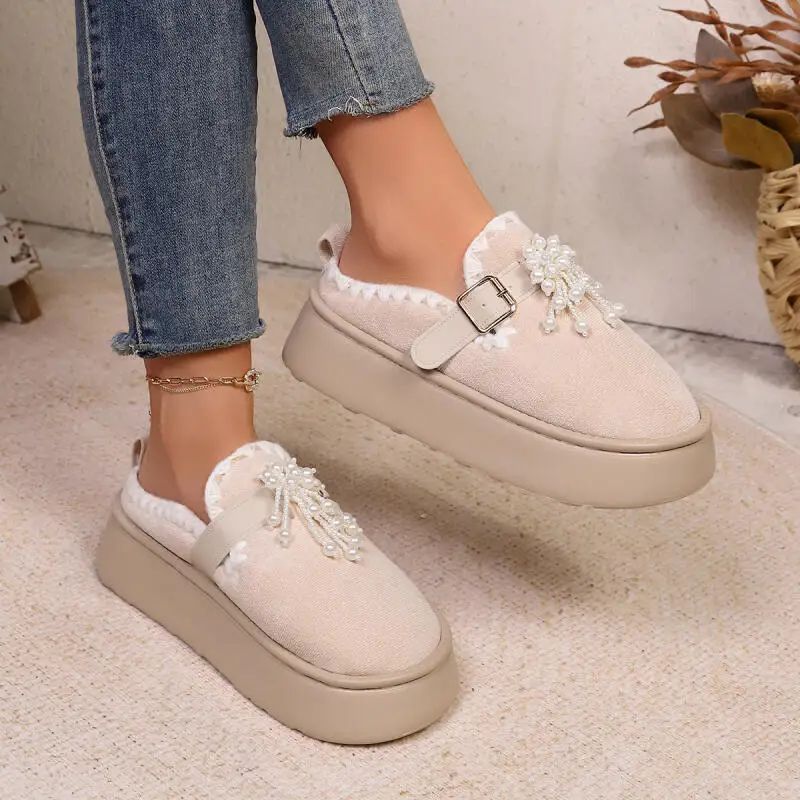 الفاخرة اللؤلؤ سلسلة سميكة القاع الجلد المدبوغ البغال النعال النساء 2025 شتاء دافئ أفخم عدم الانزلاق شبشب منزل المرأة المنزل الشرائح