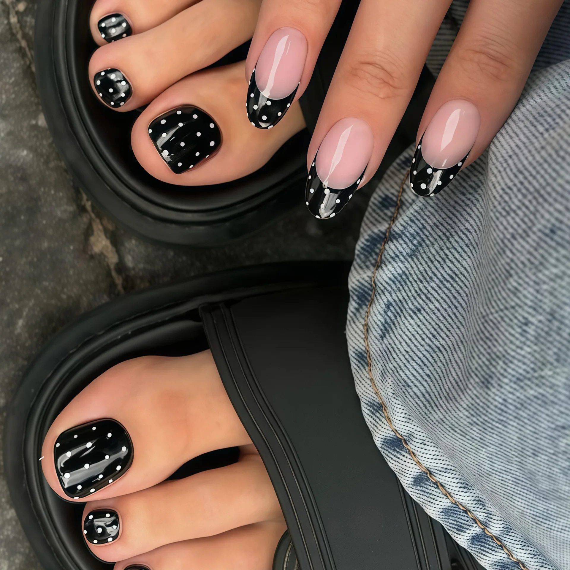 

Fake nail set, white polka dots on black background, French simple and cute detachable wearable nail, white nail art