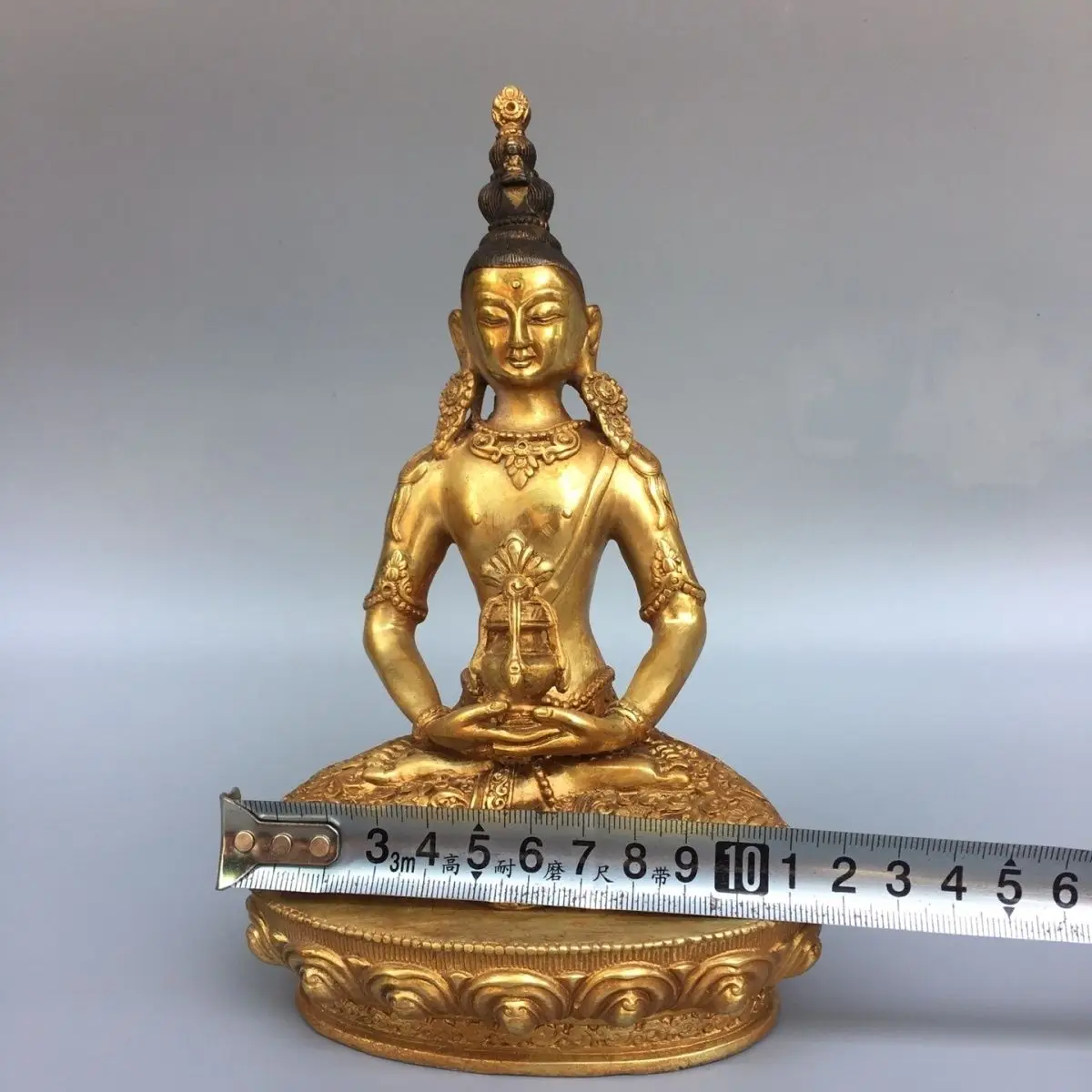 Imitation copper gilt longevity Buddha statue, exquisite craftsmanship, 20 cm high and 12 cm wide, weighing about 0.7 kg