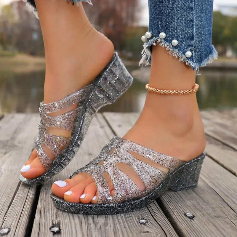 

Новые прозрачные сандалии на платформе с квадратным каблуком 2026 года: удобная повседневная обувь для дома и улицы, модные шлепанцы для прогулок