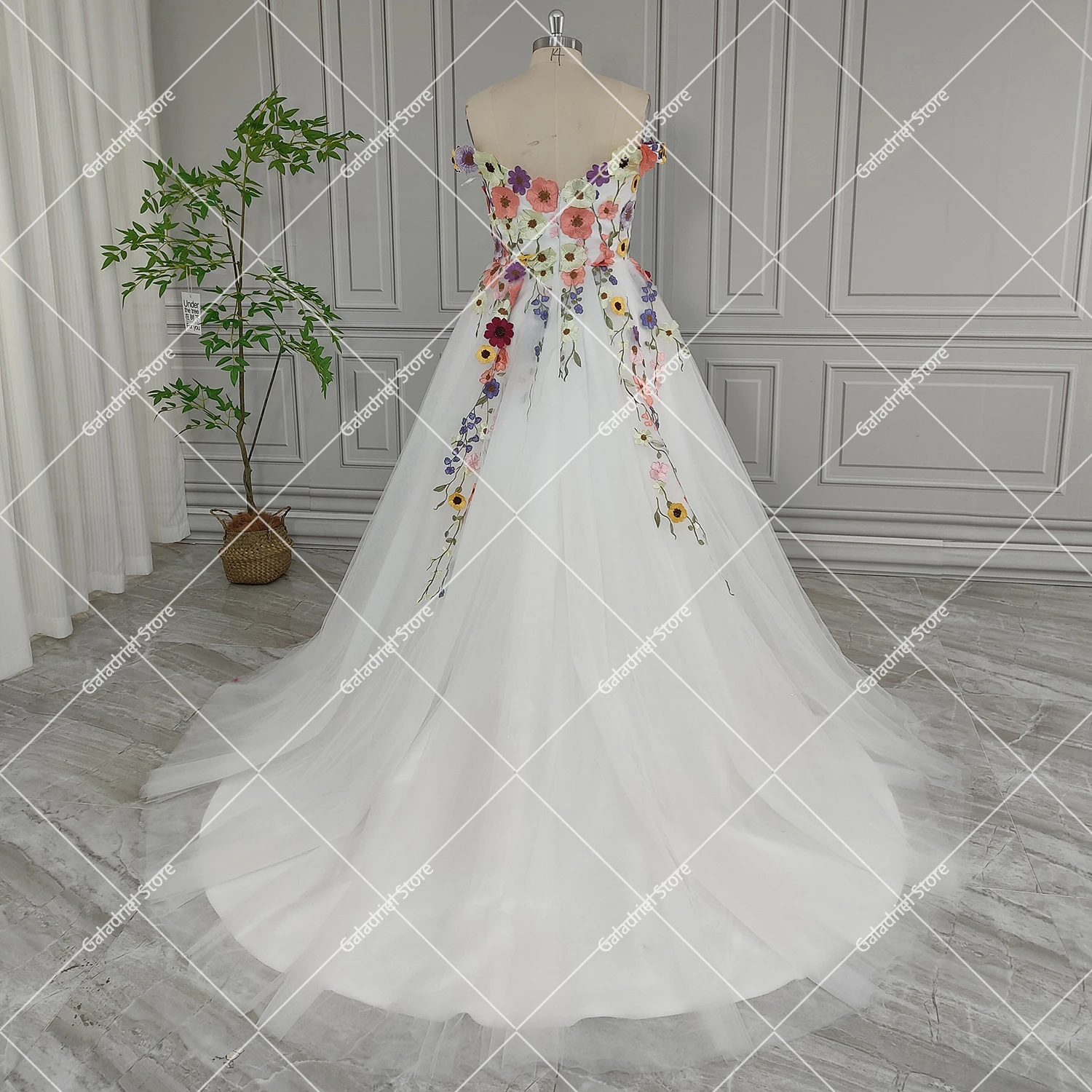 Vestido de novia de colores con bordado de flores y hombros descubiertos, vestido personalizado de tul hinchado con apliques coloridos en 3D de