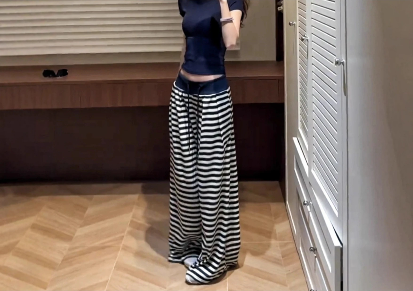 Women's Navy Striped Wide-Leg Pants 2026 Autumn New Arrival High-Waist Flowy Loose Fit Slimming Casual Floor-Length Trousers