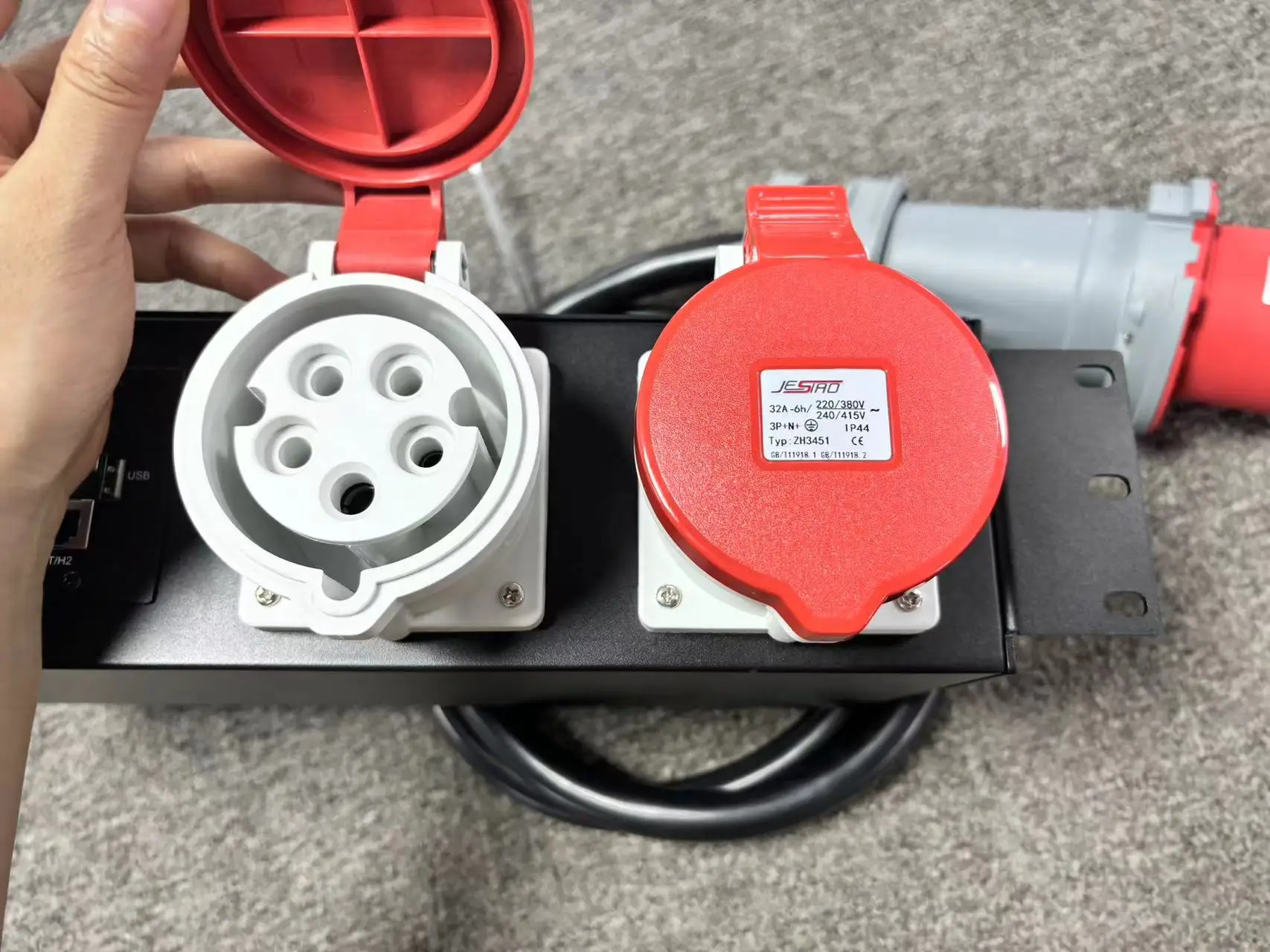 380V Input 380V Output Smart PDU (32A  for Each Outlet) Remote Control On/off for Each Outlet  Power Distribution Unit