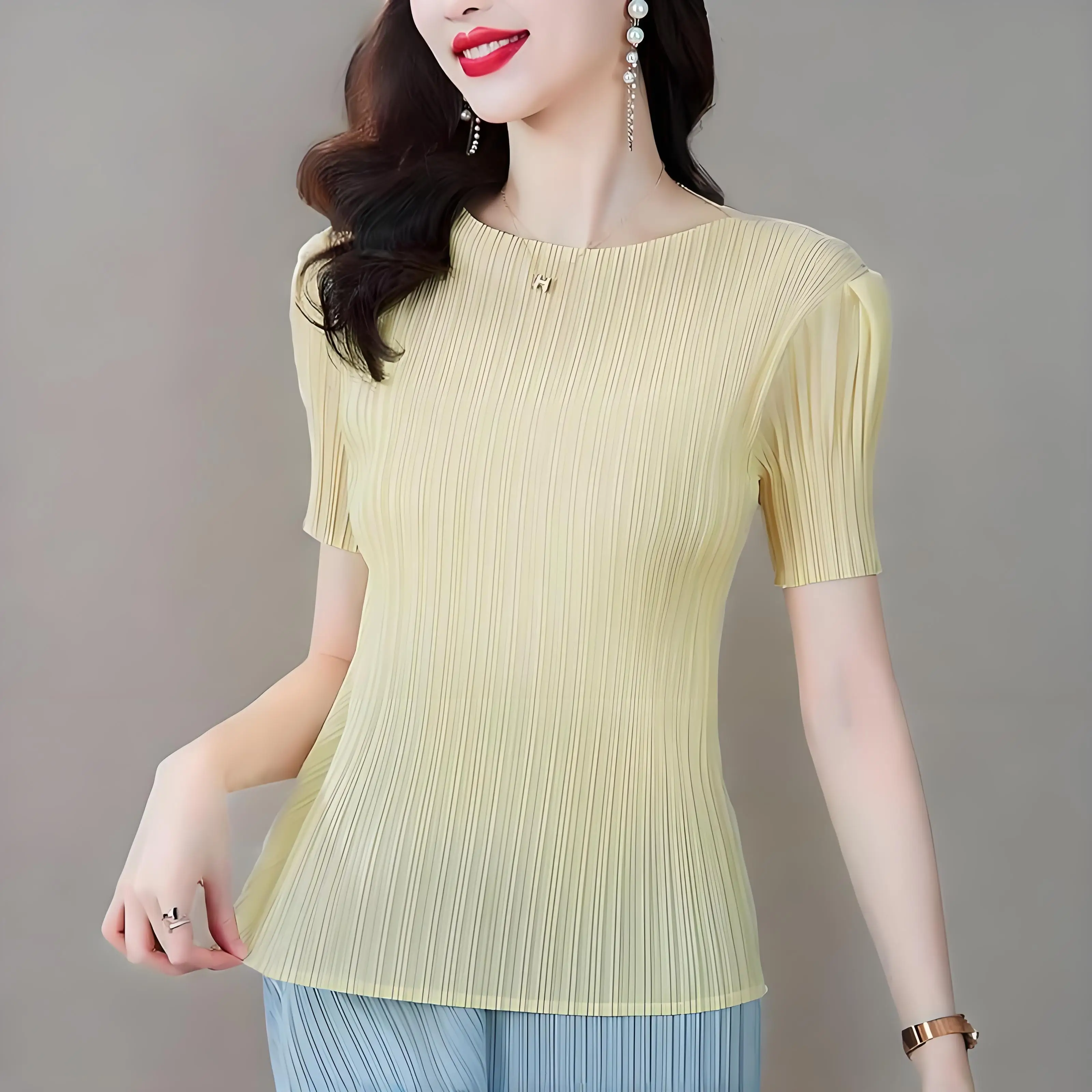 

Casual Designer Pleated T-shirts Women Lantern Sleeve Solid Color Tops Women 2025 Summer New Korean Fashion Simple Style Clothes