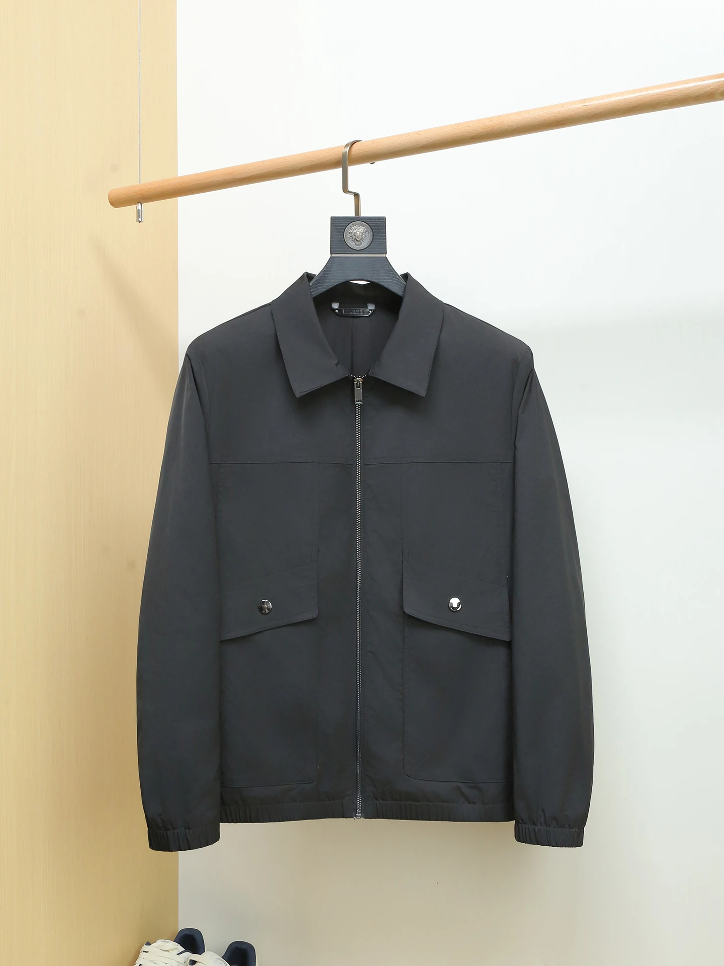 

Spring 2026 Men's Slim Fit irt Collar Jaet Pure Color Turn-down Collar Breathable Polyester Casual Faion Outerwear