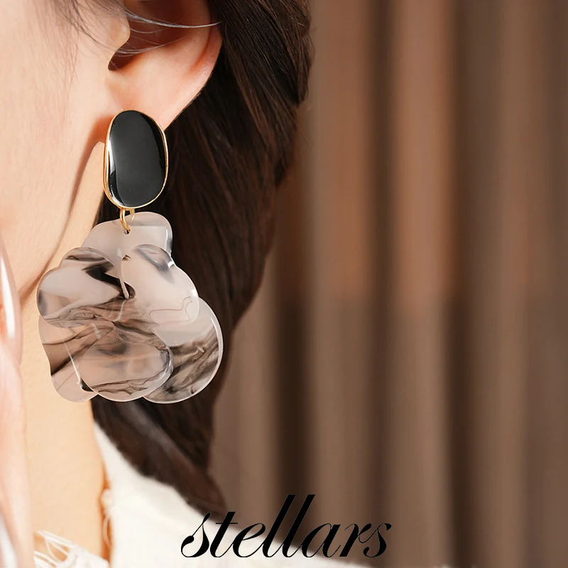 

Silver Needle Resin Flower Earrings Minimalist Style Personalized Fashionable Exquisite Niche High-End Versatile Women Jewelry