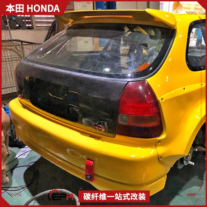 

Подходит для модификации машины с большим ушком Honda Civic EK9, панель задней двери из углеродного волокна, замена задней крышки корпуса