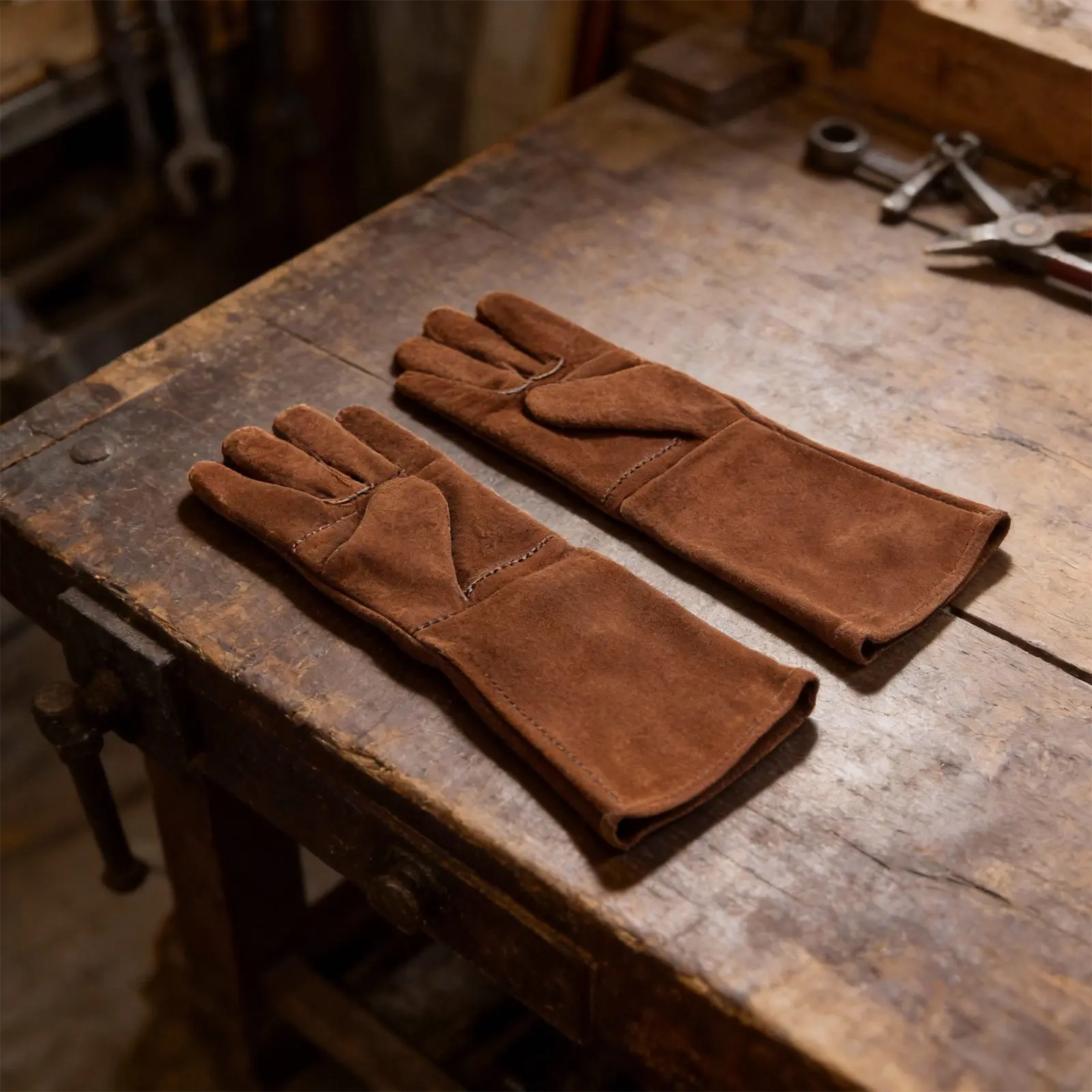 

Comfortable Welding Gloves with Padded Cuffs Flame Resistant Material Spark Splash Protection for Safe Welding