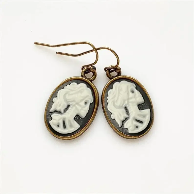 Gothic Skull Queen Cameo Charm Earrings for Women Fashion Witch Jewelry Accessories Gift