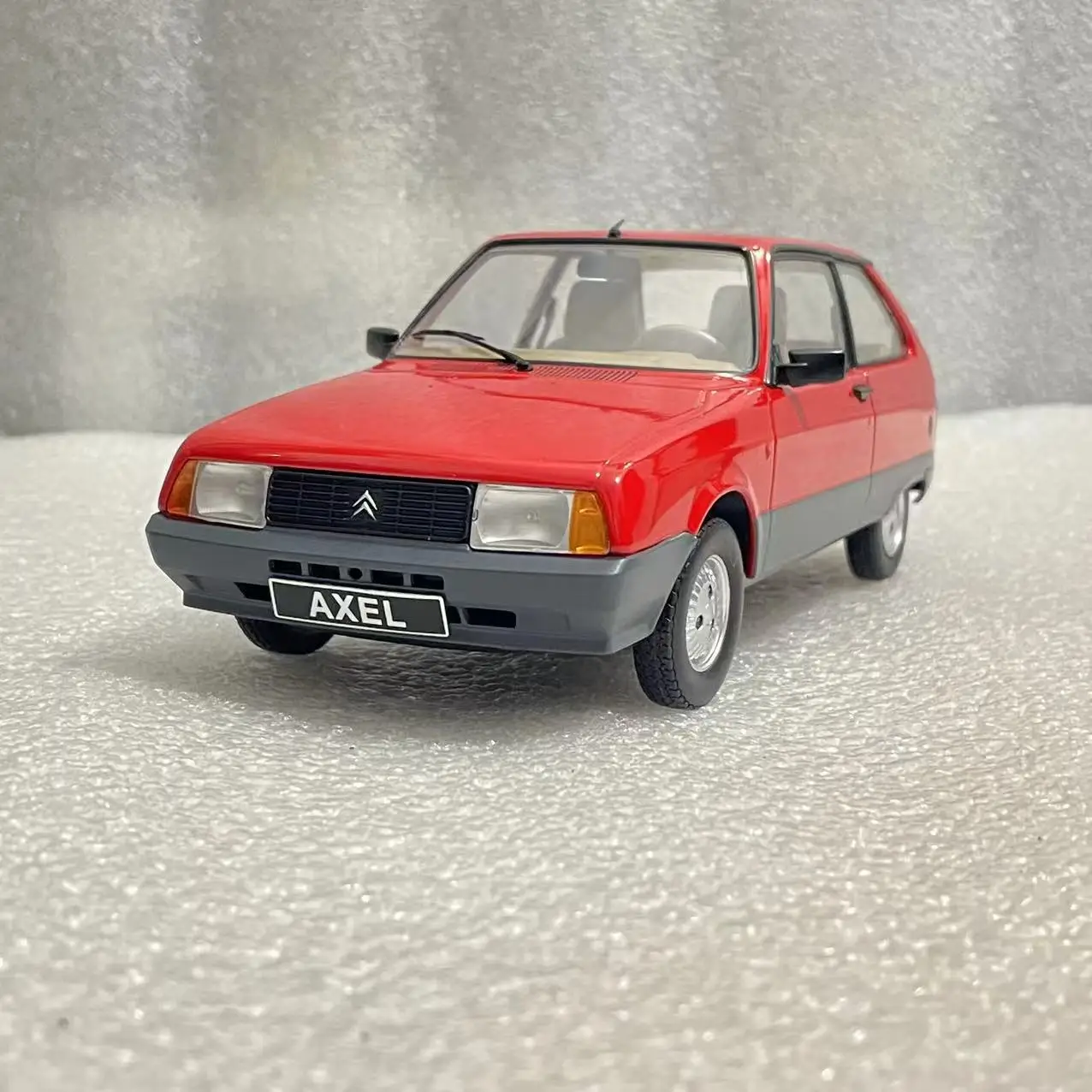 Olcit Auto: Il Modellino in Lega di 1:18 della Citroën Axel 12 TRS è davvero una scelta valida per i collezionisti?