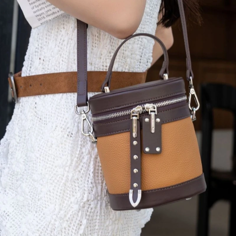 

Genuine leather single shoulder crossbody women's bag lunch box, featuring round water bucket, stylish large capacity tote bag