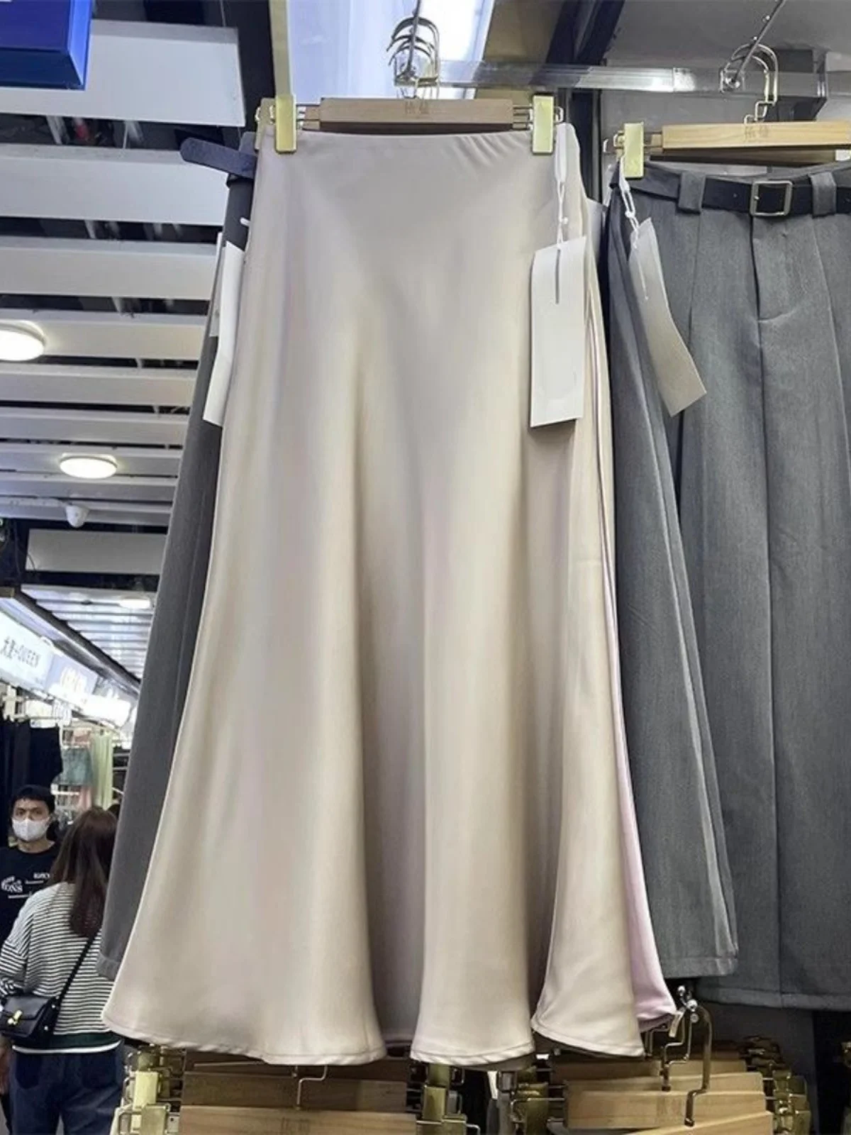 Rok Satin Asetat Warna Champagne, Rok Wanita Panjang Sedang Model Lilit, Rok Model Fi-tail, Rok Kerja, Pinggang Tinggi