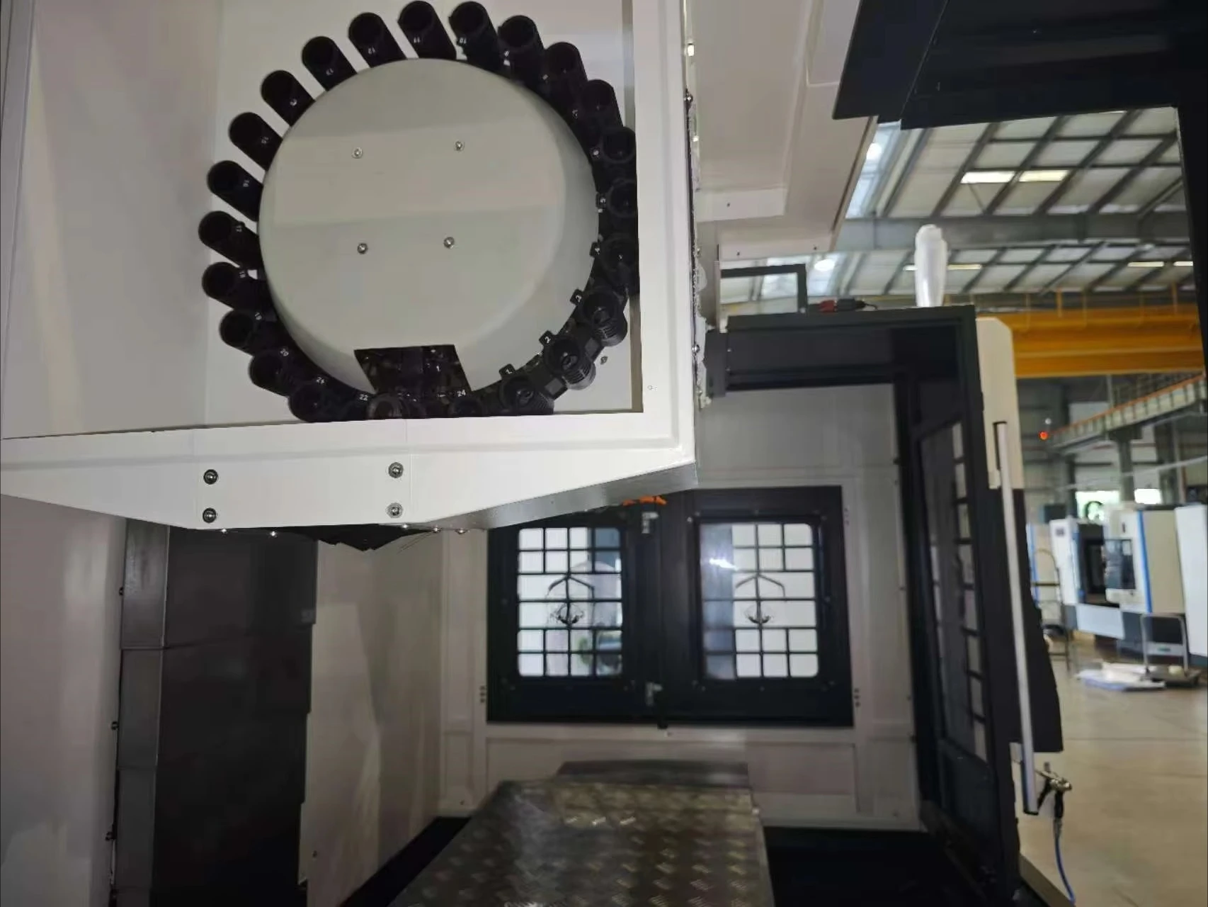 Picture 6: SYNTEC CNC CV-1370 BT40 Single Spindle  Control High Precision Vertical Machining Center