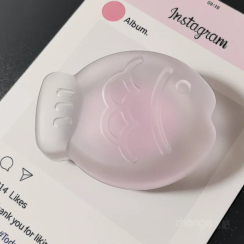 

Держатель для мобильного телефона Матовая маленькая рыбка Настольный ленивый артефакт Портативный держатель для телефона Прочно прикрепляется и поглощает новые модели