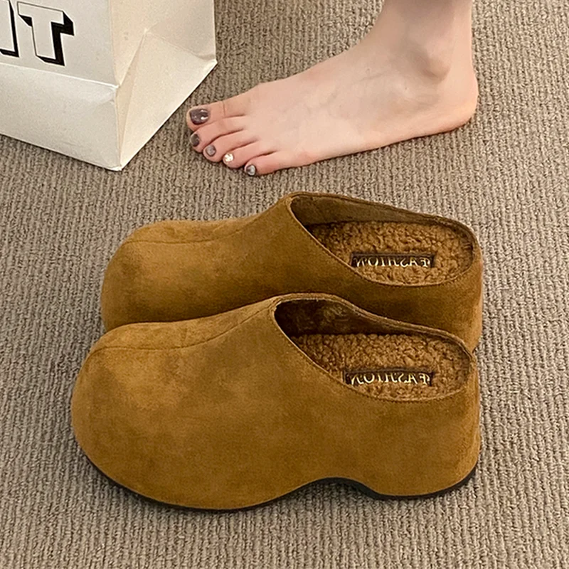 شباشب نسائية من جلد الغزال أحذية البغال بكعب عالي أحذية قطنية للثلج غير رسمية 2025 شباشب منزلية جديدة فستان شتوي مريح أحذية امرأة #1