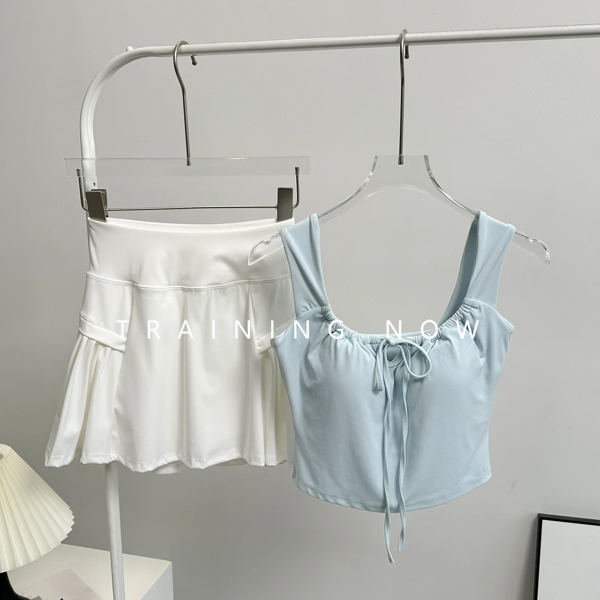 

Спортивный костюм для пожилых женщин, летняя мода, тонкий бюстгальтер для фитнеса для бадминтона, юбка для йоги, профессиональный утренний спортивный костюм