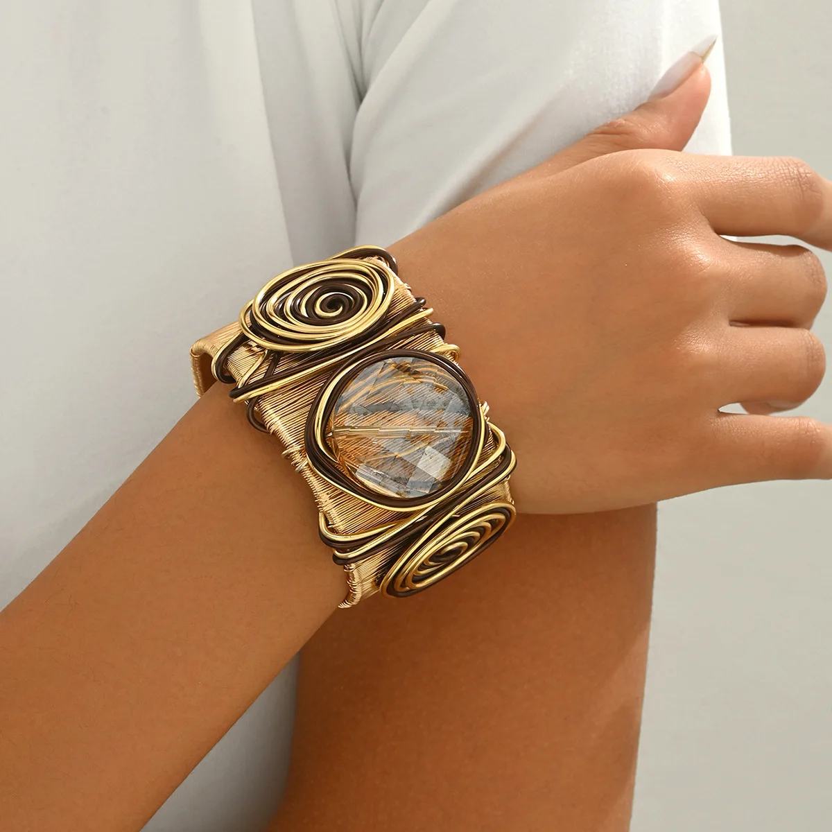 Niche women's bracelets with unique thread inlaid gem design versatile bracelets and jewelry
