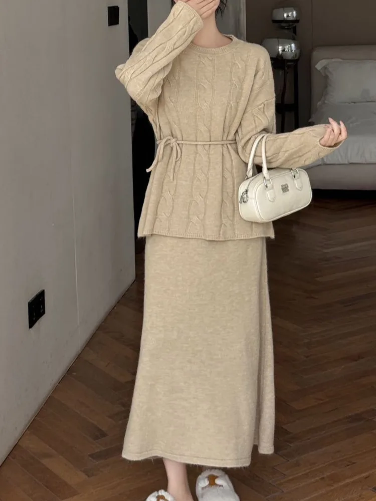 WHTREND مجموعة متماسكة برقبة دائرية للنساء لخريف وشتاء 2025 سترة جديدة برباط علوي + تنورة فضفاضة طقم مكون من قطعتين WH1821 #3