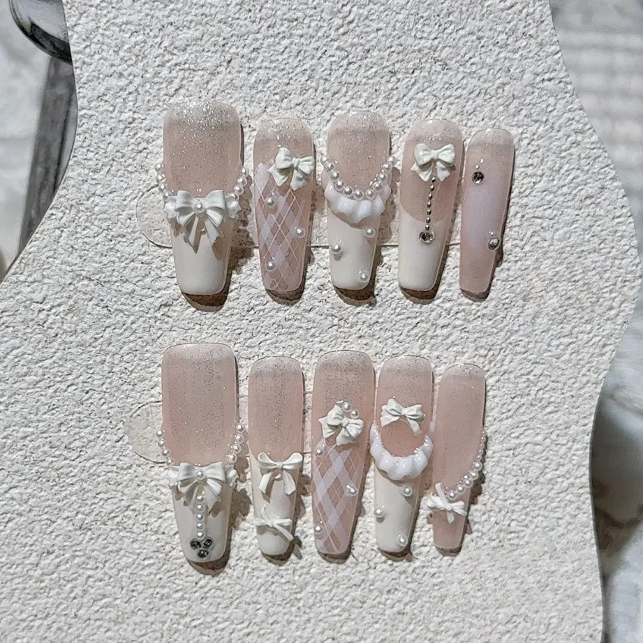 10 Stück süßer karierter Rock, Ballettkunst, glitzernd, weiß, handgefertigt, zum Aufdrücken der Nägel, 3D-Perlenschleife, französische künstliche Nägel, abnehmbar, wiederverwendbar