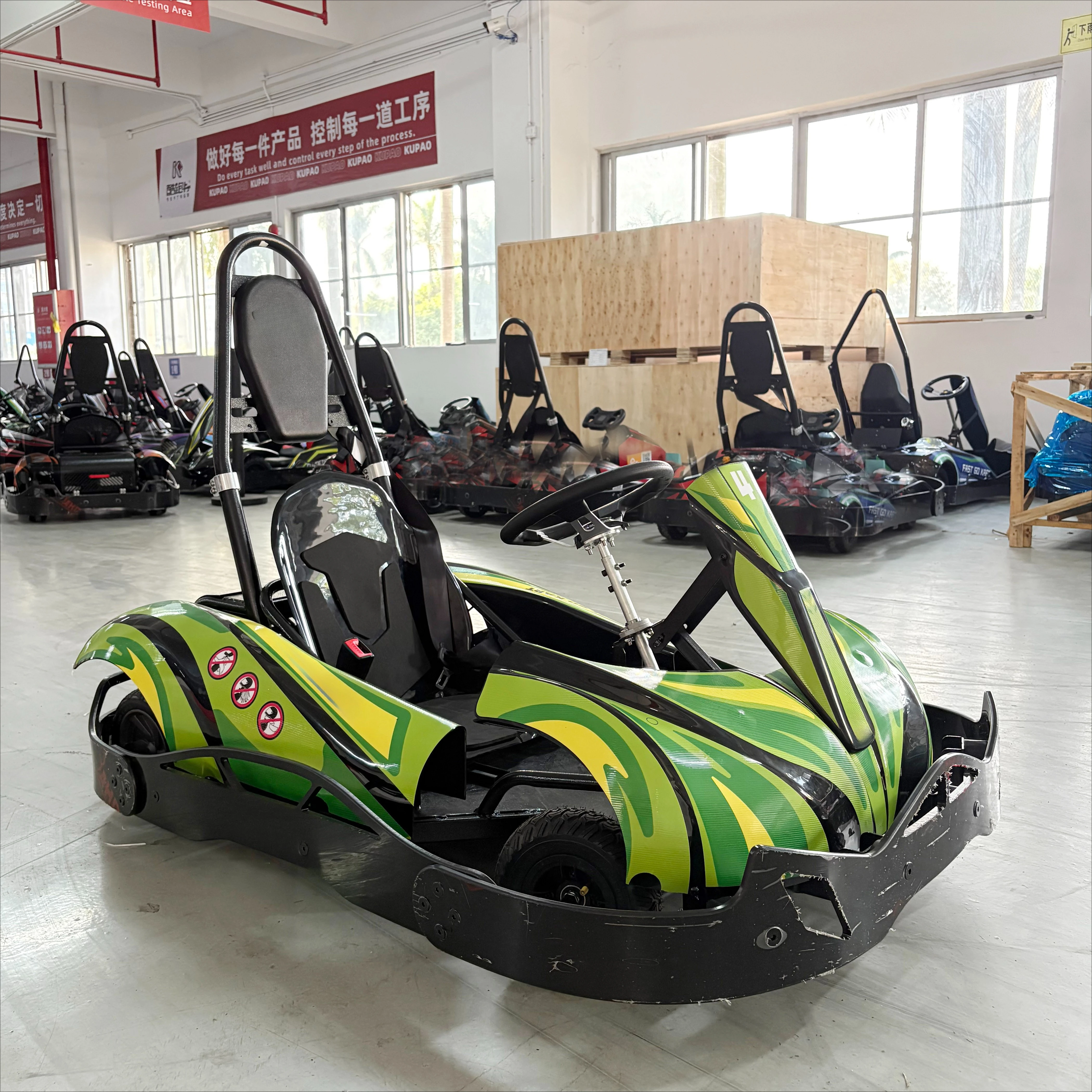 โรงงานขายส่งรถโกคาร์ทไฟฟ้าสีเขียวรุ่นใหม่สำหรับเด็ก คุณภาพสูง ปลอดภัย สำหรับการใช้งานเชิงพาณิชย์  รับสั่งทำตามความต้องการ