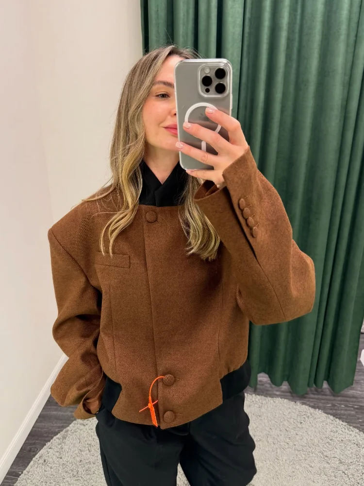 

Chic Women Contrasting Loose Jacket Elegant Stand Collar Full Sleeves Single Breasted Coats Autumn Female Street Outwears