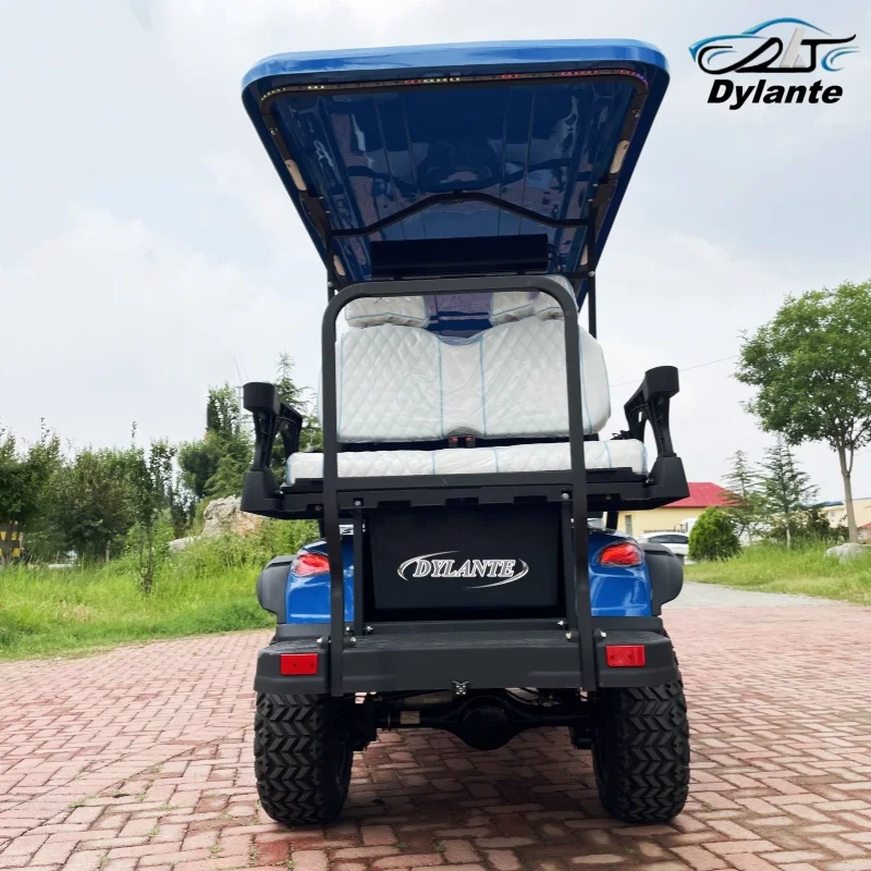 Carrito de Golf Eléctrico para Transporte de Pasajeros en el Área del Aeropuerto, con Diseño de Carreras en Negro y Rojo, Asiento con Reposacabezas, Parachoques Delantero y Canasta