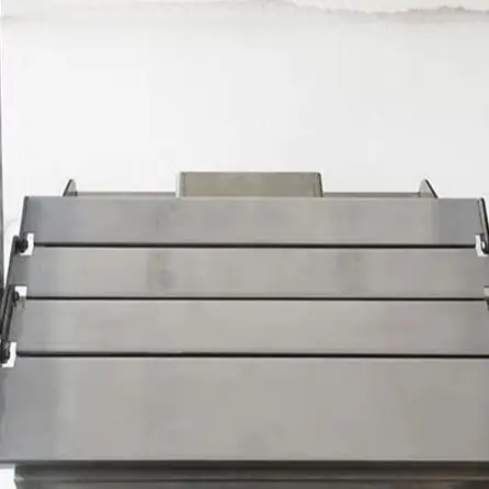 Macchina per la produzione di rotoli di sushi quadrati rotondi commerciali Macchina automatica per palline di riso alle alghe Macchina per sushi giapponese