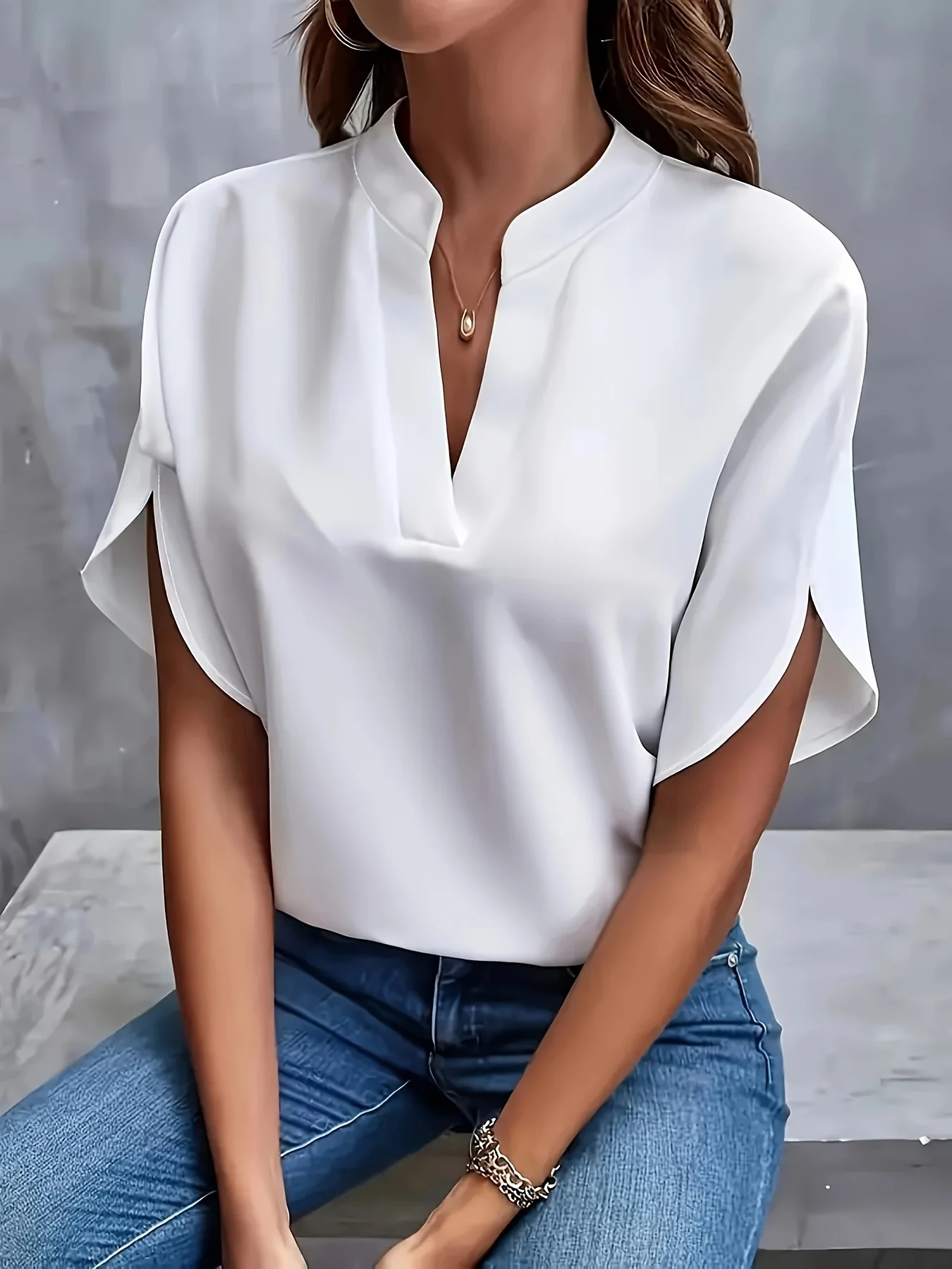 Plus Size 2024 Summer Short Sleeve Loose Blouse Femme Casual Ladies V Neck White Top Women Elegant Simple Ladies Shirts Blouse