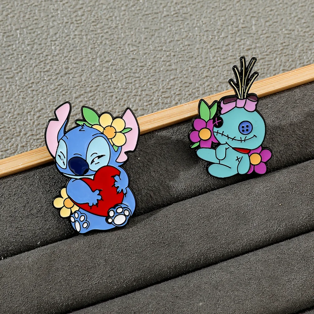 Set Brooch Disney Pins Lilo&Stitch Enamel Pins Denim Jacket Pin Ladies Brooch Boys Punk Shirt Badge Hat Pin Gift for Friends