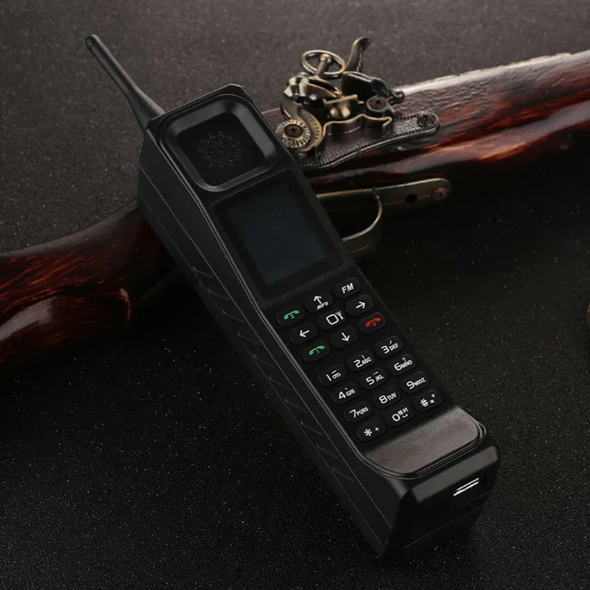 Retro Power Bank Cell Phone Dual Sim Loud Speaker FM radio Mp3 Shockproof Big Bar China Mobile Phones Keyboard KR999