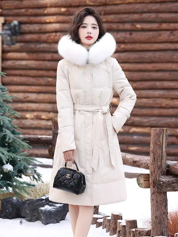 Damski płaszcz ze skóry naturalnej, średniej długości, z futrzanym kołnierzem, ocieplany, zimowy, nowy, elegancki, do pracy.