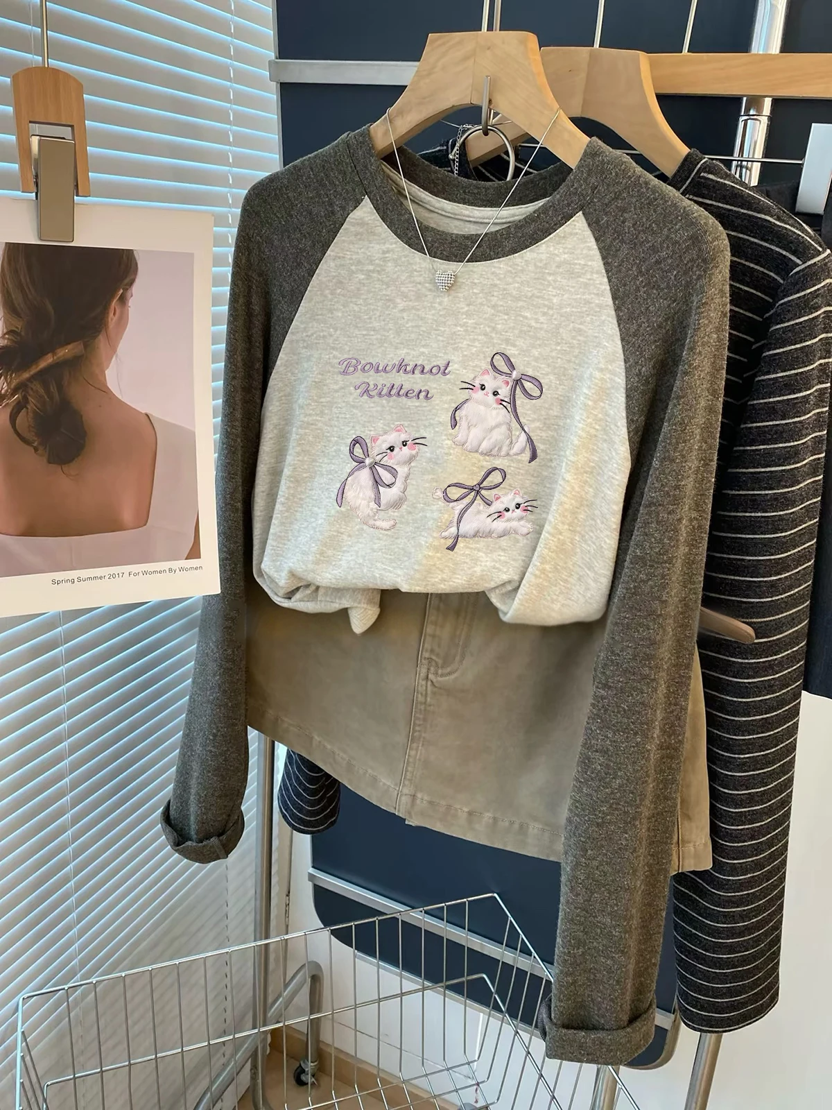 Dongda Gate round Neck Shoulder Sleeve Cartoon Flocking Thin Fleece Long Sleeve Casual T-Shirt Women Autumn Winter Base Shirt...