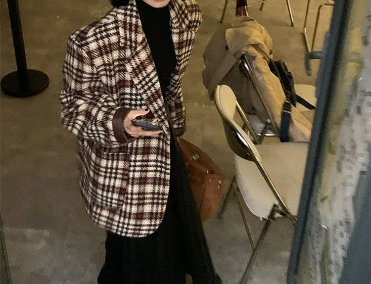 

2025 Winter Thickened New Retro Plaid Wool Coat Women's Elegant Loose Coat