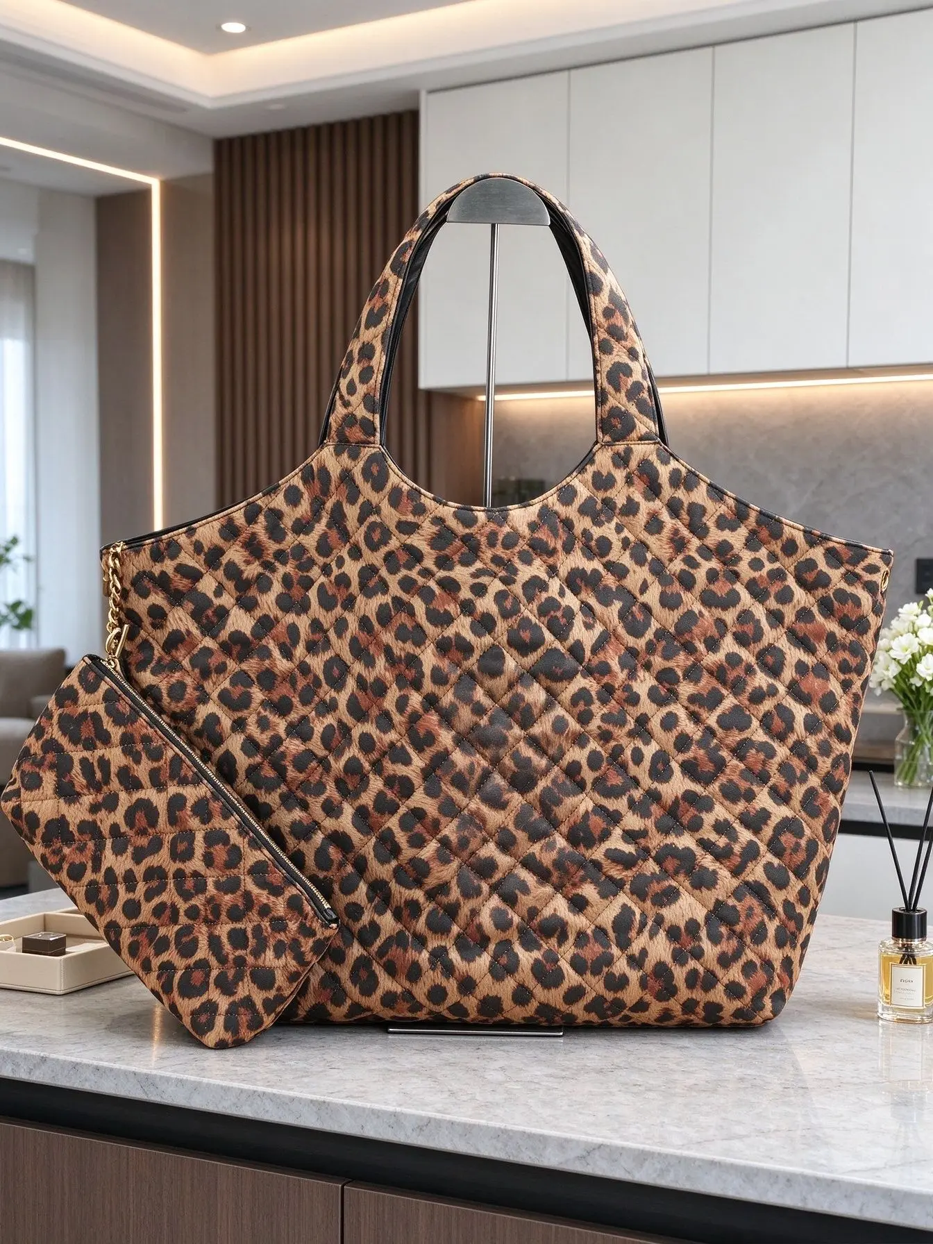 Unisex Leopard Print Quilted Tote Bag Set Large Capacity Top Handle Shoulder Handbag With Matching Zipper Small Pouch